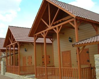 Cabanas Montes Universales - Orihuela del Tremedal - Vista del exterior