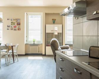 Numero Due Piazza Mazzini - Bymyhomeincomo - Como - Keittiö