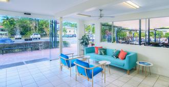 Cairns Queenslander Hotel & Apartments - Cairns
