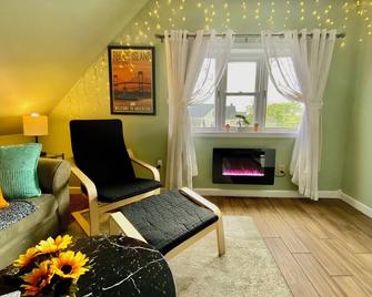 The Pvd Penthouse Near Brown, Risd, College Hilltop Rated Host Min To Dwntwn - Providence - Sala