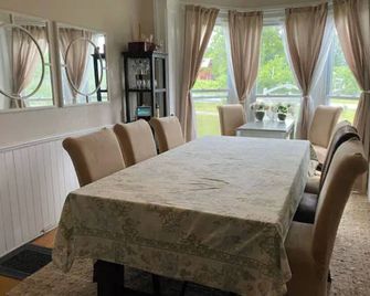 1860 French Country Farmhouse -- Sleeps 10! - Montour Falls - Dining room
