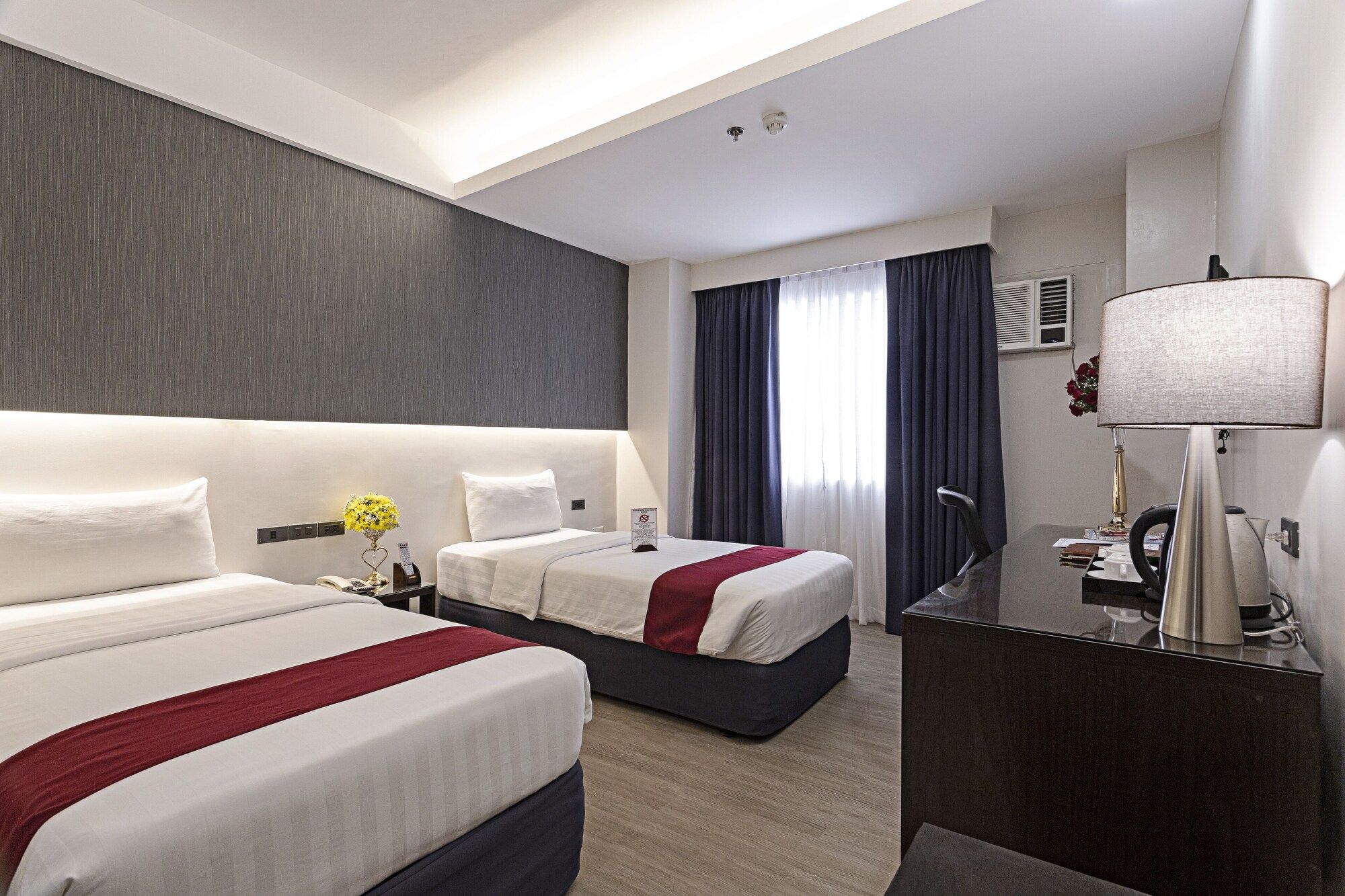 Sarrosa International Hotel and Residential Suites - Cebu City - Bedroom