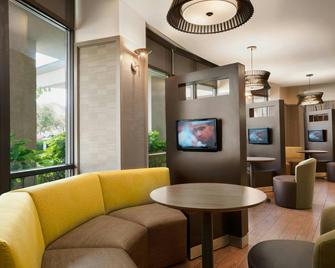Courtyard by Marriott Middletown Goshen - Middletown - Area lounge
