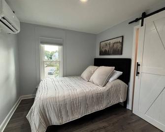 Completely renovated apartment that is located in the heart of Downtown Oxford! - Oxford