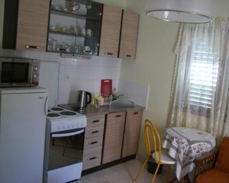 Apartments Anini Dvori - Promajna - Cocina