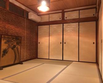 Nara Guesthouse Kamunabi - Nara
