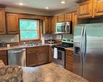 Hilltop House #1 With Amazing Views - Van Buren - Kitchen
