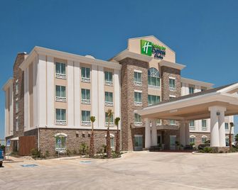 Holiday Inn Express & Suites Pearsall By IHG - Pearsall - Building
