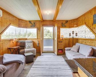 Da Boat House with World-Class Bayou Fishing! - Houma - Living room