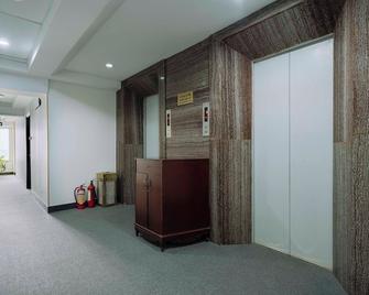 Classic Hoang Long Hotel - Haiphong - Hallway