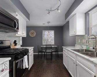 Ottawa Apartment - Best Location! - Ottawa - Kitchen