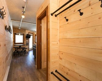 Warren Lodge - Warren - Hallway