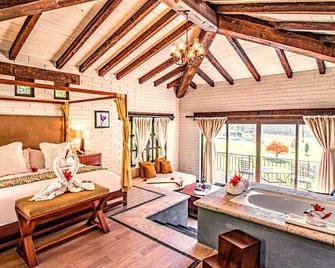 Romantic Lakeside 1 Bedroom Cabin - Mascota - Living room