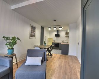 Magnificent T2 hyper center, hyper equipped - La Rochelle - Living room