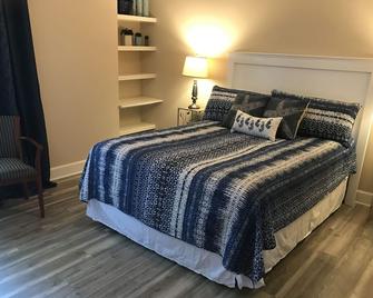 2br/2ba Condo In Quiet Relaxful Location. Prime Location For Shopping And Fun. - Foley - Bedroom