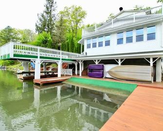 Lake House With Private Dock To Cannon Ball Off! - Hancock - Pool