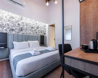 Kriel Suites By LIV Homes - Athens - Bedroom