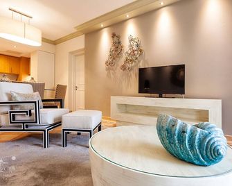 Pine Cliffs Suites - Albufeira - Living room