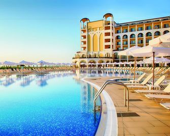 Hotel Riu Helios Bay - Obzor - Pool
