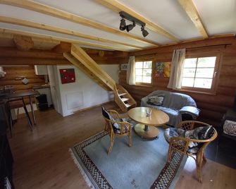 Uriges Naturstammhaus im Grünen - Beelitz - Wohnzimmer