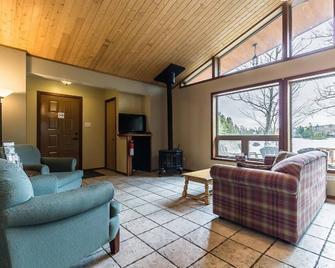 Welcome to the Chalets du Lac Grenier - Chertsey - Living room