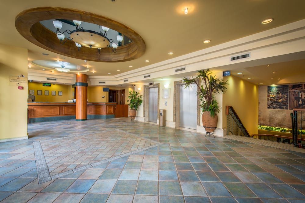 ماريز ويل نازاريث من دان هوتلز