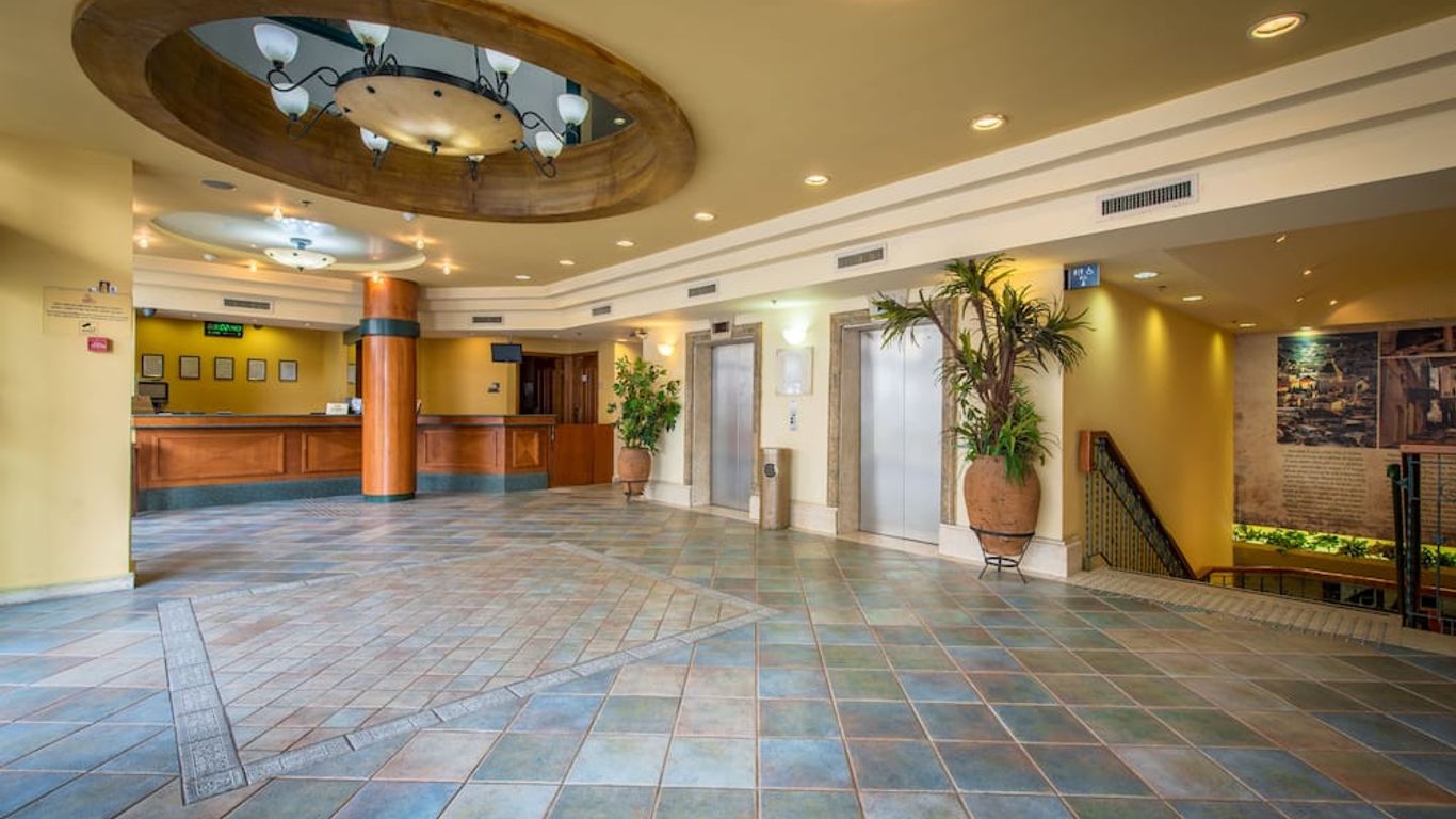 ماريز ويل نازاريث من دان هوتلز