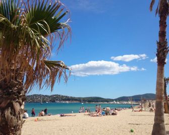 1st Floor Waterside Apartment-Superb Views.Beaches Nearby. Lift there. - Grimaud - Strand