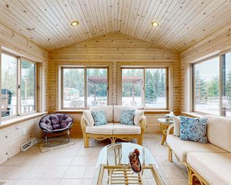 Sunny Side - New Lisbon - Living room