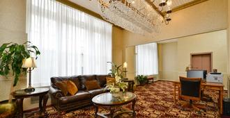 Genetti Hotel, SureStay Collection by Best Western - Williamsport - Pokój dzienny