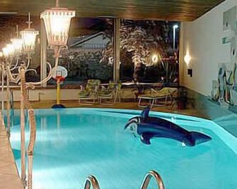 Hotel Roter Hahn - Bed & Breakfast - Garmisch-Partenkirchen - Pool