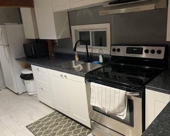 Cozy cottage on Rice Lake - Roseneath - Kitchen