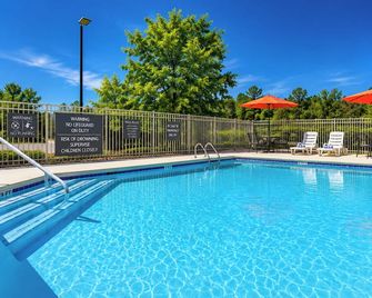 La Quinta Inn & Suites by Wyndham Augusta/Fort Eis - Augusta - Bazén