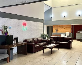 Lively Inn & Suites - Sudbury - Lobby