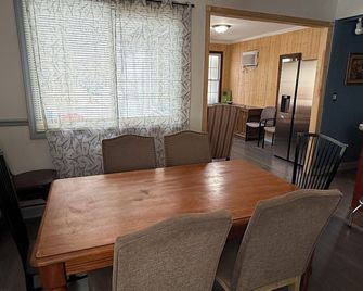Charming Home in Portage Park - Chicago - Dining room