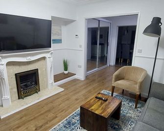 Hull 3bed House-Driveway-Garden-Familyfriendly - Hull - Living room