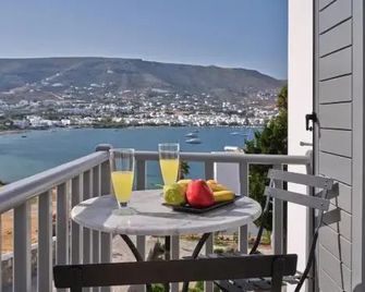 Parian Village Beach Hotel - Adults Only - 帕瑞基亞 - 陽台