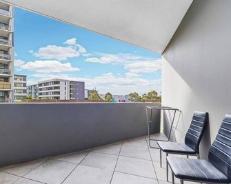 Kozyguru | Mascot | 2 Bed Apt + Free Parking - Mascot - Balkon
