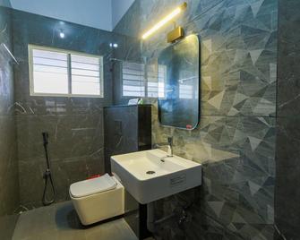 Hotel Bluemoon - Tirunelveli