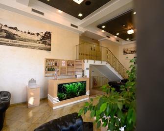 Euro Garni Hotel - Belgrade - Front desk