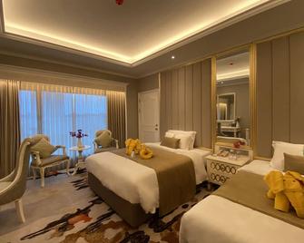 Puteri Wing - Riverside Majestic Hotel - Kuching - Schlafzimmer