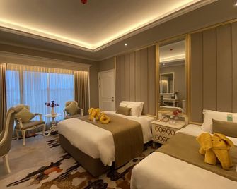 Puteri Wing - Riverside Majestic Hotel - Kuching - Makuuhuone