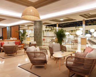 Be Live Experience La Niña - אדייחה - טרקלין