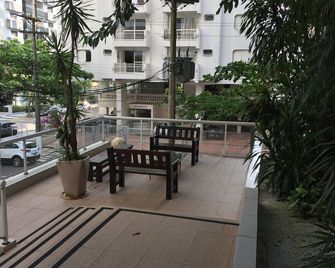 OFFER!!! Available Pitangueiras-Apt. 190m2 with 3 bedrooms, 2 spaces, capacity for 8 adults. - Guarujá - Balcony