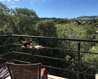 Latitude Lodge - Cunha - Balcony