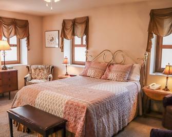 Mountain Creek Tavern - Mount Holly Springs - Bedroom