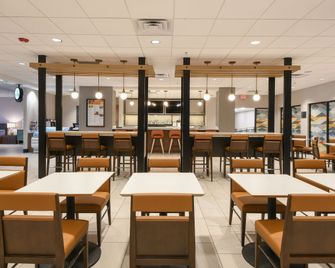 Holiday Inn Fredericksburg Conference Ctr By IHG - Fredericksburg - Restaurant