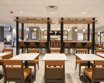 Holiday Inn Fredericksburg Conference Ctr By IHG - פרדריקסברג - מסעדה
