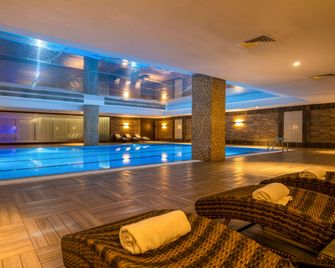 Clarion Hotel Istanbul Mahmutbey - Istanbul - Pool
