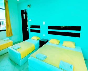 Holiday Dive Inn - Semporna - Bedroom